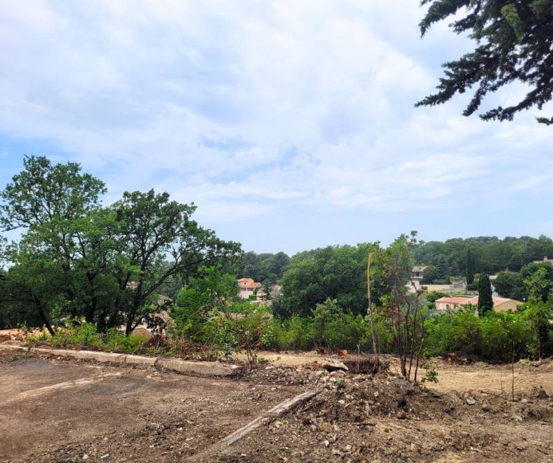 Terrain constructible à la vente sur la commune de Venelles dans les Bouches du Rhône