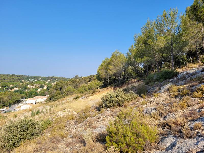 VENDU - Beau terrain de 1123 m² à Rognes dans le Pays d'Aix