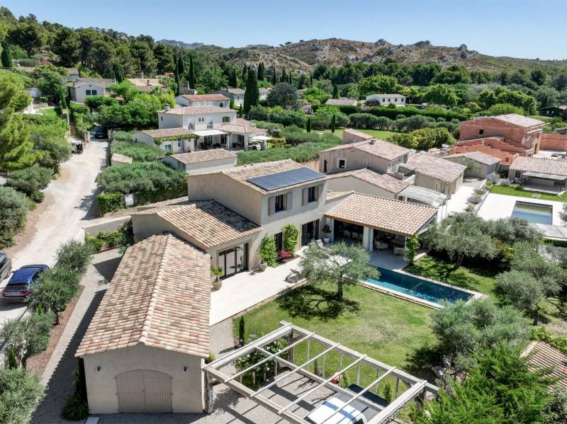 Construction d'un mas néo Provençal niché la commune de Maussane-les-Alpilles dans les bouches du Rhône